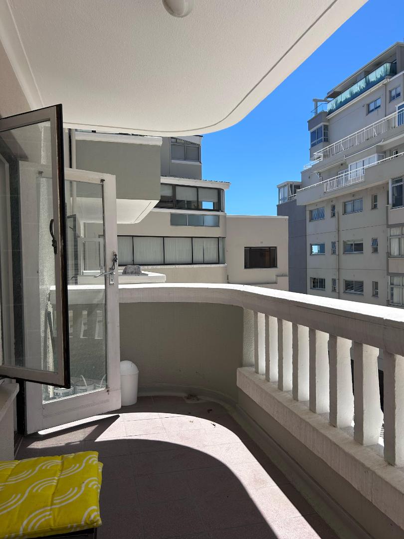 To Let 1 Bedroom Property for Rent in Sea Point Western Cape